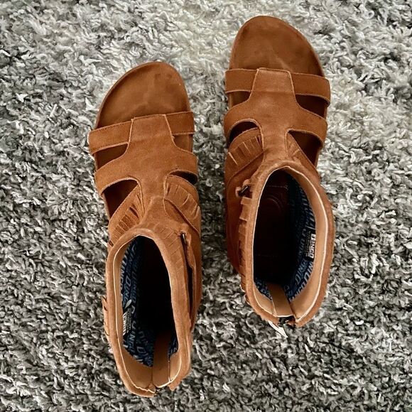 NIB Dingo Fringe Suede Sandals - Picture 4 of 10